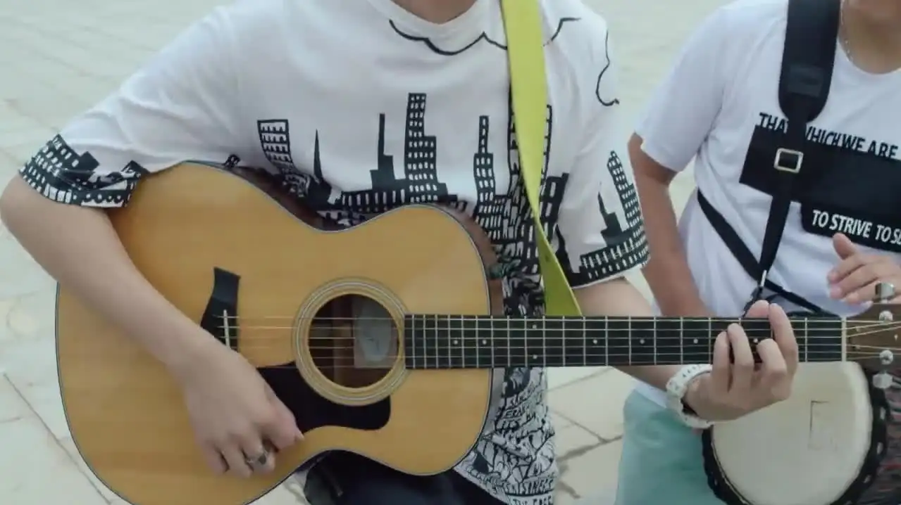 1651301073336078266.png 吉他1.png